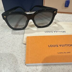 Louis Vuitton Elegant Black Sunglasses